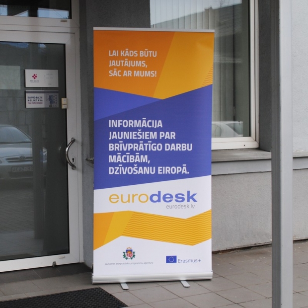 CLASSIC Roll-Up baneris ar individuāla dizaina druku