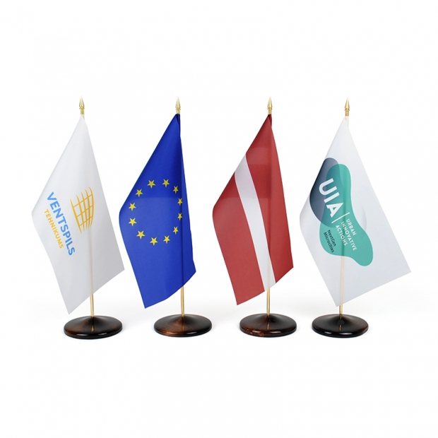 Table flag with individual design print